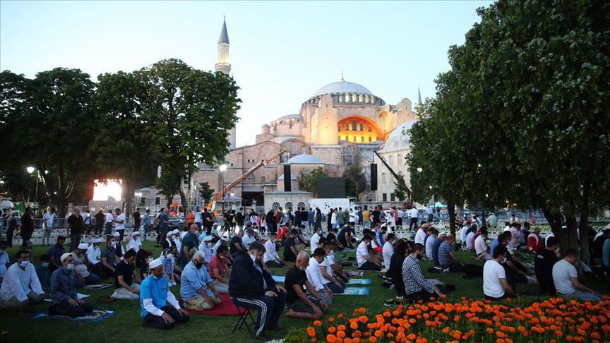 Berita Foto: Pelaksanaan Shalat Jum'at Pertama di Masjid Aya Sofya Turki